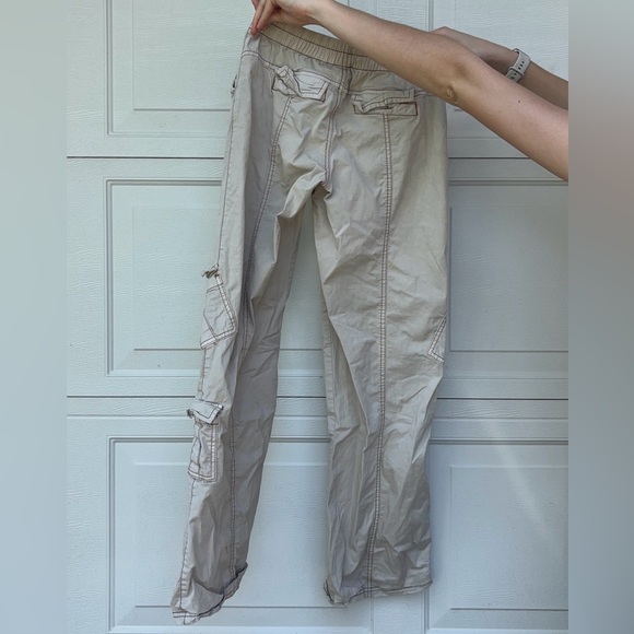 Garage Low Waisted Wide Leg Cargo Pants
Size US 0 - Picture 2 of 2